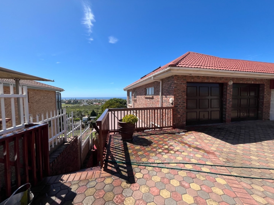 4 Bedroom Property for Sale in Hartenbos Heuwels Western Cape